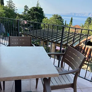 https://apartments-mauro.primorje-gorskikotar.com